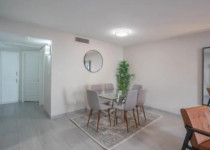 Stylish 2bd - Parking, Gym, Pool - Sleep 8 - 5 Min Casino Apartment *