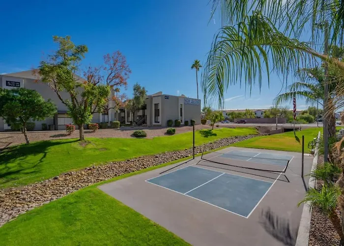Stylish 2bd - Parking, Gym, Pool - Sleep 8 - 5 Min Casino