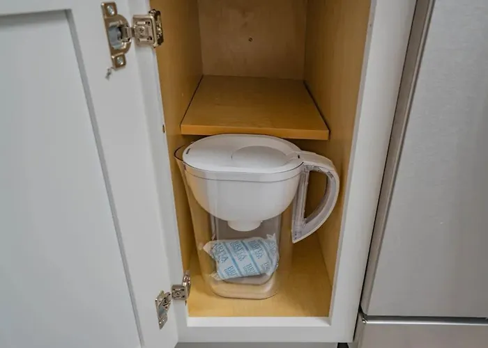 Stylish 2bd - Parking, Gym, Pool - Sleep 8 - 5 Min Casino Apartment