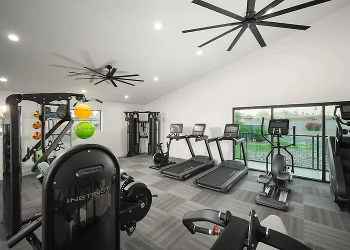 Stylish 2bd - Parking, Gym, Pool - Sleep 8 - 5 Min Casino Apartment *