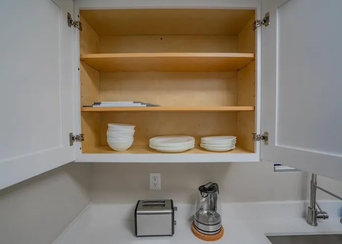 Stylish 2bd - Parking, Gym, Pool - Sleep 8 - 5 Min Casino