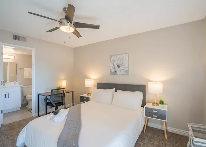 Stylish 2bd - Parking, Gym, Pool - Sleep 8 - 5 Min Casino Apartment *