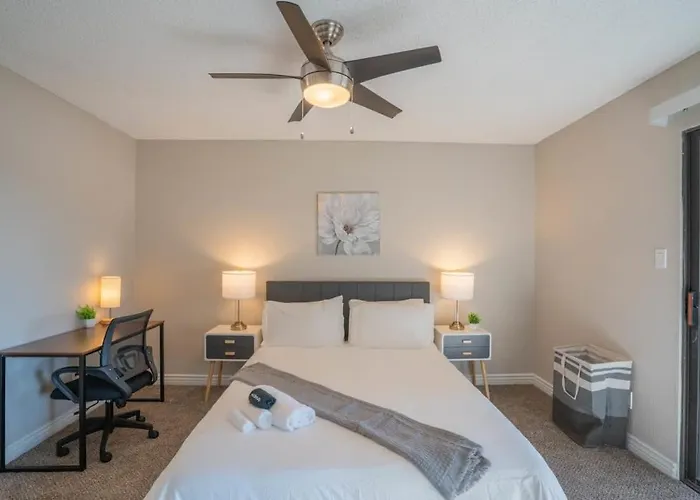 Stylish 2bd - Parking, Gym, Pool - Sleep 8 - 5 Min Casino Scottsdale