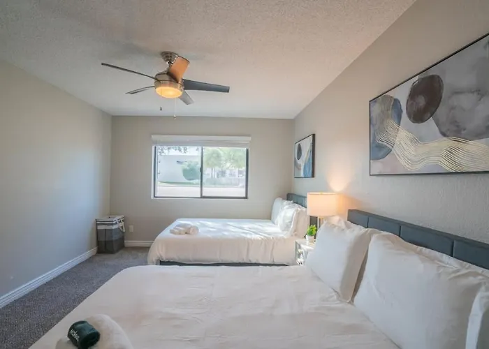 Stylish 2bd - Parking, Gym, Pool - Sleep 8 - 5 Min Casino * Scottsdale