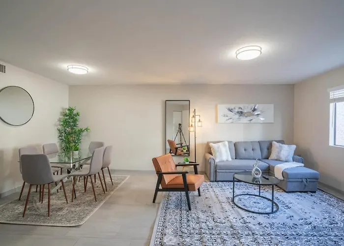 Stylish 2bd - Parking, Gym, Pool - Sleep 8 - 5 Min Casino