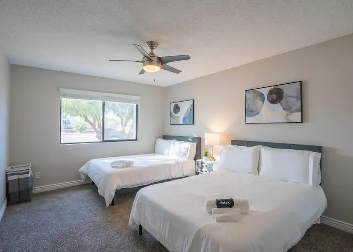Stylish 2bd - Parking, Gym, Pool - Sleep 8 - 5 Min Casino Apartment