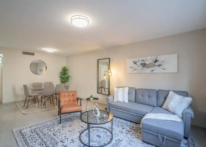 Stylish 2bd - Parking, Gym, Pool - Sleep 8 - 5 Min Casino Apartment Scottsdale