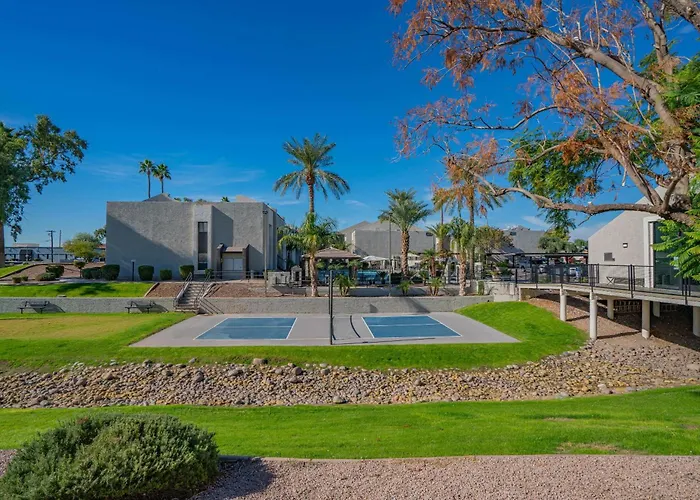 Stylish 2bd - Parking, Gym, Pool - Sleep 8 - 5 Min Casino Apartment *