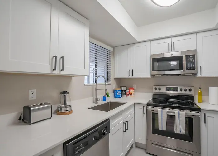 Stylish 2bd - Parking, Gym, Pool - Sleep 8 - 5 Min Casino * Scottsdale